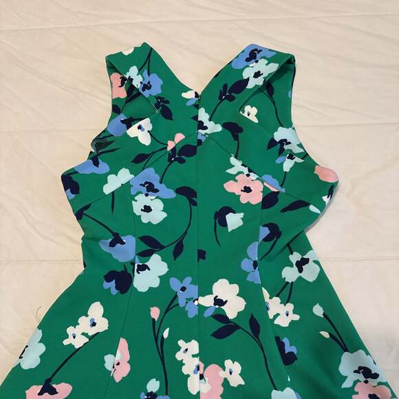 Vince Camuto - Picture 6 of 7